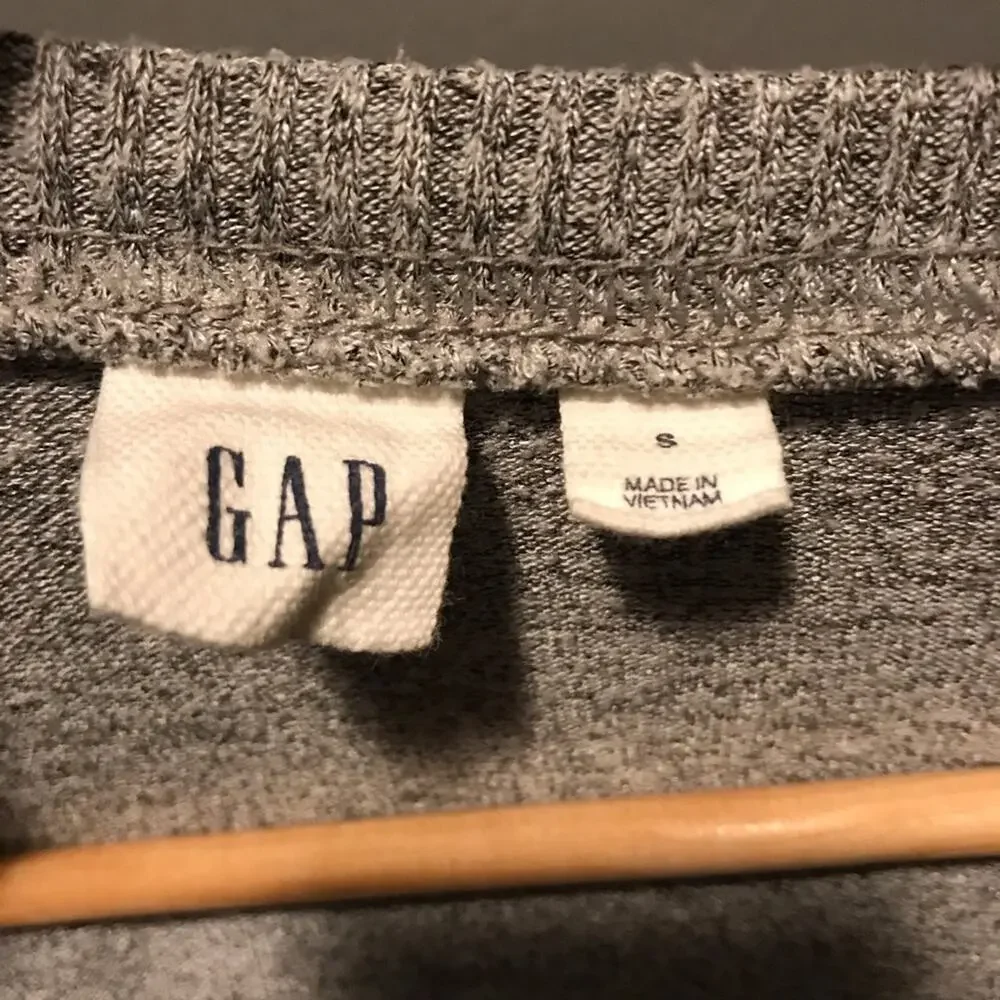 Gap V-Neck Lightweight Sweater Gray Small Womens Classic